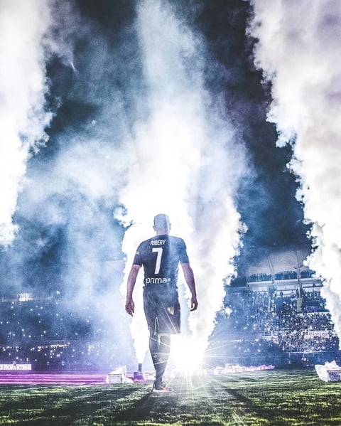 Fiorentina presenta a  Franck Ribéry, ante 12 mil aficionados