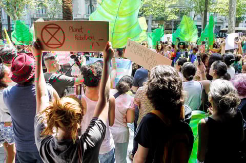 Participan especialmente jóvenes de Fridays for Future y XR Bcn.