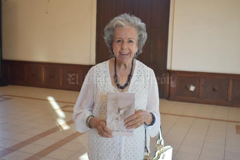 23082019 La autora Rosa Gámez Reyes Retana.