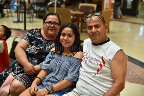 23082019 EVENTO CULTURAL.  Saúl, Lora e Isis.