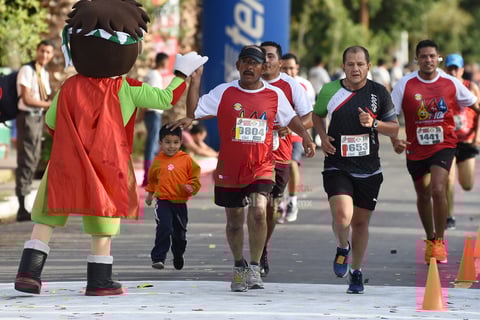Corren la Gran Carrera Nacional 10 K Grupo SIMSA