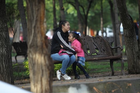 A pesar de un clima fresco debido a las lluvias, los niños acudieron en tiempo y forma.