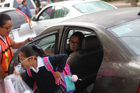 Uno de los factores visibles fue el aumento del tráfico por el regreso de miles de niños a las aulas.