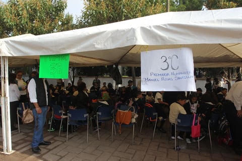 Trabajadores señalan que no hay dinero ni para pagar los alimentos de los menores.
