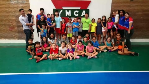 27082019 LA FOTO DEL RECUERDO.  Niños e instructores que participaron en el curso impartido en YMCA Torreón.