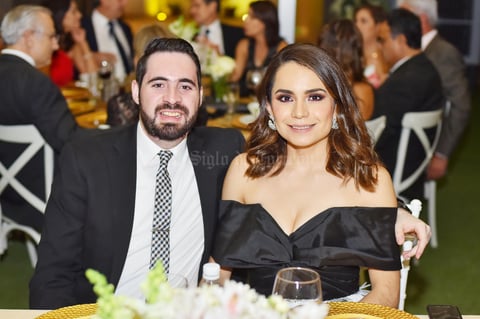 Néstor Hernández y Monserrat Ayup.jpg