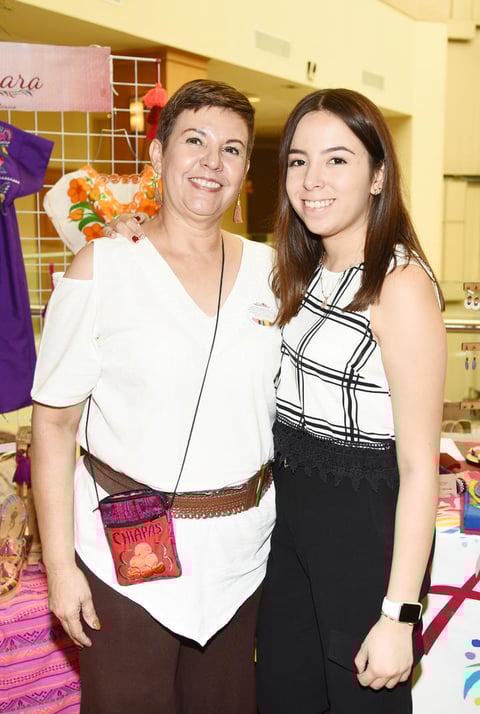 Adriana Moreno y Carmen Leyva.jpg