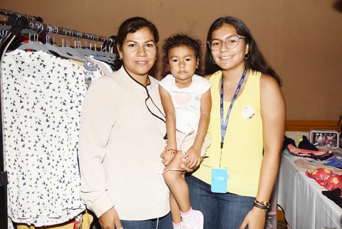 África Vázquez, Miranda y Frida Flores.jpg