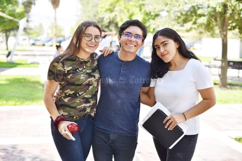 Bárbara, Víctor y Carolina.jpg