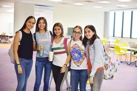 Sofy, Mónica, Regina, Pily y Betty.jpg