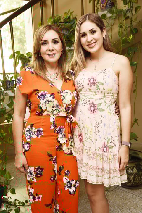 Laura Lozoya y Any González.jpg