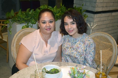 28082019 Gaby y María.