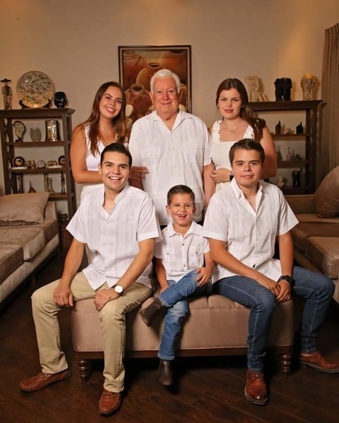 28082019 Jesús Sotomayor y sus nietos Gaby, Paulina, Jorge, José y Jesús.