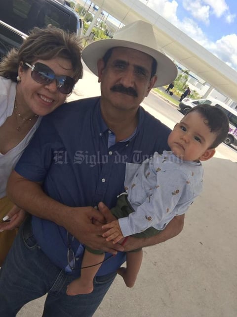 28082019 Olga López, Rogelio González y su nieto Antuán.
