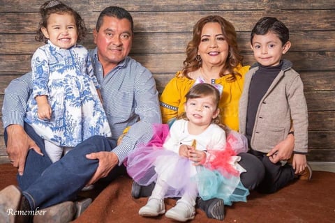 28082019 Jorge y Ángeles con sus nietos Valeria, Emilia y Pablo.