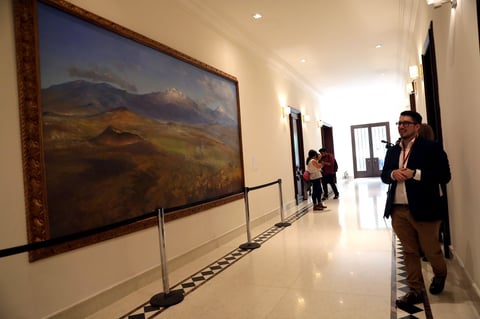 Carlos Molina precisó que todas las obras que se exhiben pertenecen a 1993, excepto 'Los volcanes', de Luis Nishizawa, que es de 1990.