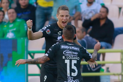CGR_247

LEON, MEXICO - AGOSTO 28: Julio Furch del Santos en festejo despues de anotar el primer gol de su equipo durante el juego de la jornada 7 del Torneo Apertura 2019 de la Liga BBVA MX en el Estadio Nou Camp el 28 de Agosto de 2019 en Leon, Mexico. (Foto: Cesar Gomez/JAM MEDIA)