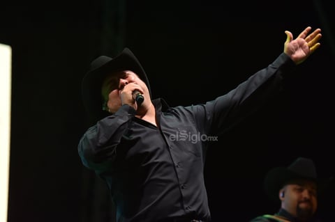 Los músicos fueron recibidos con gritos eufóricos y fuertes aplausos. 'Te amo Oscar Iván', exclamó una fan ubicada en el área VIP.