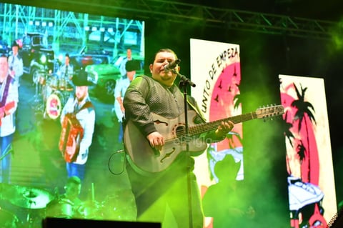 Los músicos fueron recibidos con gritos eufóricos y fuertes aplausos. 'Te amo Oscar Iván', exclamó una fan ubicada en el área VIP.