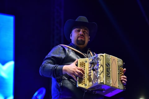 Duelo pone a cantar a los laguneros en la Feria de Torreón
