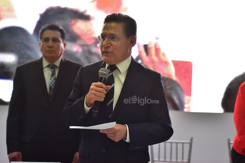 Ante la ausencia de la alcaldesa saliente, Leticia Herrera Ale, el gobernador de Durango, José Rosas Aispuro Torres, fue quien presidió la Sesión Solemne, que se desarrolló en el centro de convenciones Posada del Río.