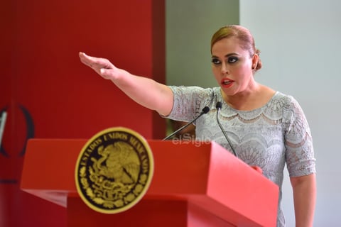 En su mensaje, Marina Vitela indicó a los gomezpalatinos que “amor con amor se paga” y aseguró que emprenderá la reconstrucción del “Gómez Palacio que todos anhelamos”.