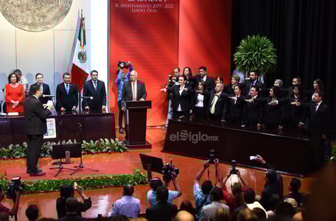Homero Martínez toma protesta como alcalde de Lerdo