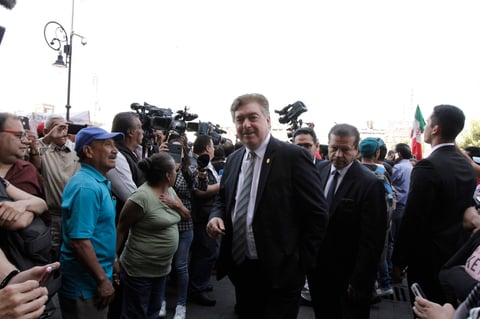 Y como acciones para cumplir con este propósito, citó el combate al robo de combustibles, que aseguró que se ha reducido en un 94%, lo que permitirá recuperar 50 mil millones de pesos este año.