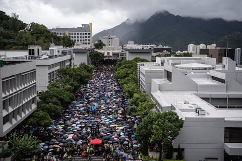 Las protestas prodemocráticas ahora invadieron las aulas.