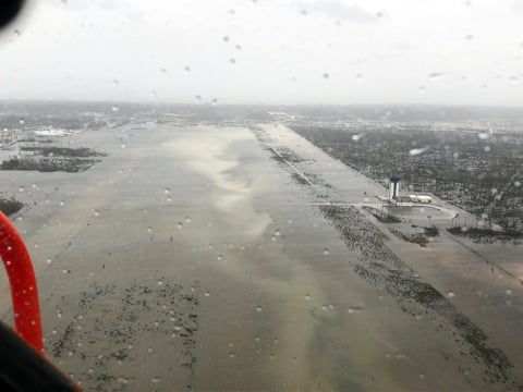 El huracán causó graves daños.