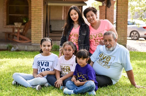 04092019 EN FAMILIA.  Cecilia, Ivana, Roberto, Fabiana, Tania y Paola.