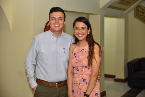 04092019 MUY CONTENTOS.  José e Isabel.