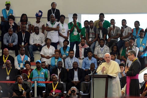 El Papa Francisco habló ante la multitud.