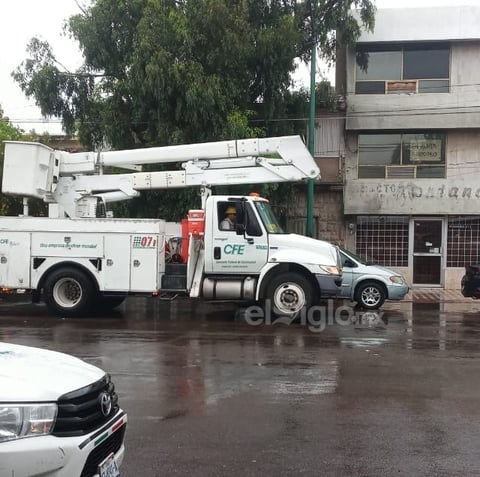 Esta mañana se tuvo una reunión con autoridades estatales y se solicitó el apoyo con maquinaria, materiales y equipo vactor para desazolvar, además de lo que pudiera necesitarse en los albergues.