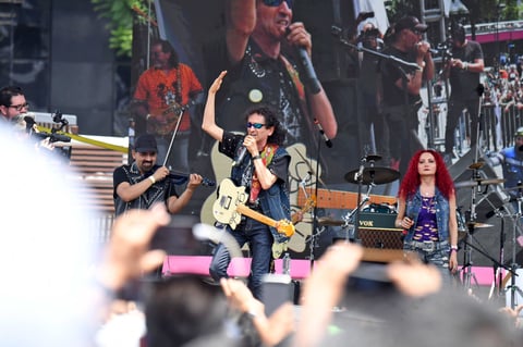 EUM20190905ESP01

EUM20190905ESP01.JPG
CIUDAD DE MÉXICO. Music/Música-El Tri.- 5 de septiembre de 2019. Aspectos del concierto que ofrece El Tri en la Glorieta de Insurgentes para celebrar el 50 aniversario del Sistema de Transporte Colectivo Metro. Foto: Agencia EL UNIVERSAL/Armando Martínez/EELG