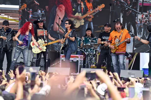 EUM20190905ESP02

EUM20190905ESP02.JPG
CIUDAD DE MÉXICO. Music/Música-El Tri.- 5 de septiembre de 2019. Aspectos del concierto que ofrece El Tri en la Glorieta de Insurgentes para celebrar el 50 aniversario del Sistema de Transporte Colectivo Metro. Foto: Agencia EL UNIVERSAL/Armando Martínez/EELG