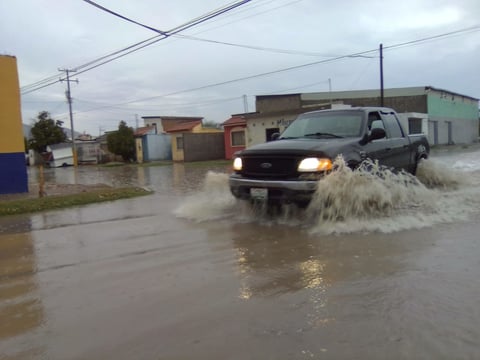 Vecinos de colonias Villas la Merced y Rincón la Merced registraron grandes acumulaciones de agua.