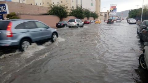 Costado del Hospital Ángeles.