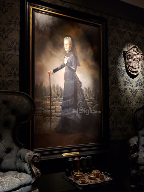 VICTORIANA:
Guillermo del Toro está profundamente influido por la época victoriana.