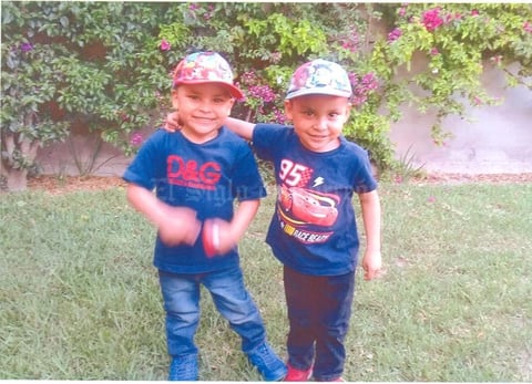 08092019 MUY CONTENTOS.  Beto y David.
