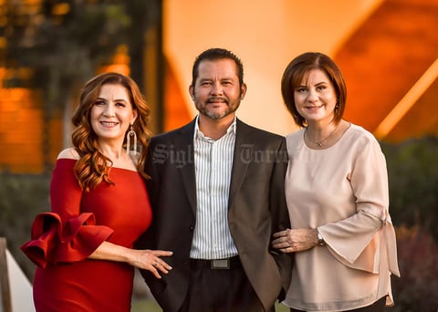 10092019 RECIENTE CELEBRACIóN.  Alejandra, Rosa Isela y Julio.