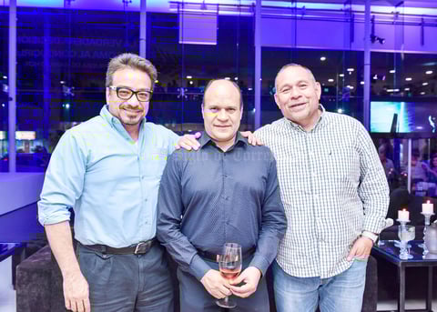 Alfonso León, Israel Velarde y José Juan Flores