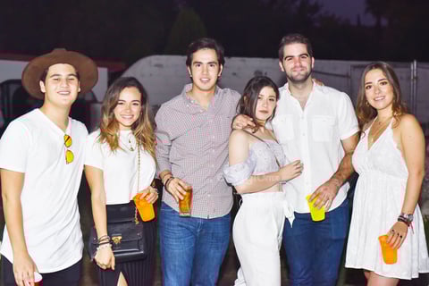 Los asistentes disfrutaron de una garat velada.