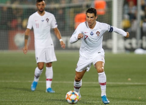 El futbolista anotó cuatro goles ante Selección de Lituania 