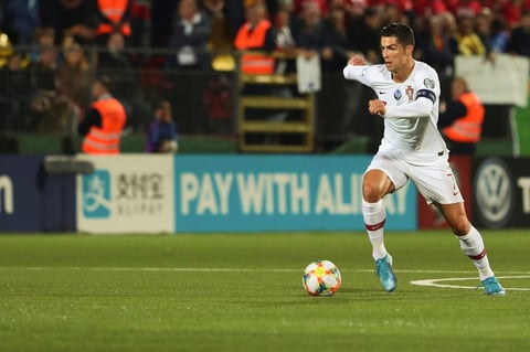 El futbolista anotó cuatro goles ante Selección de Lituania 