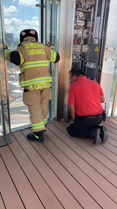 Elementos del cuerpo de bomberos llegaron al lugar.