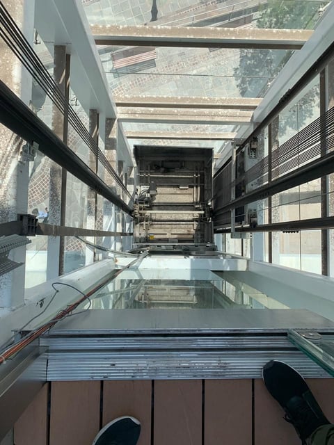 Se ignora cuanto tiempo permanecieron en el elevador.