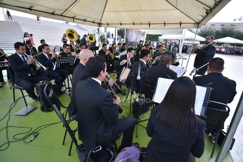 Fue una ceremonia solemne, a tono con la fecha.