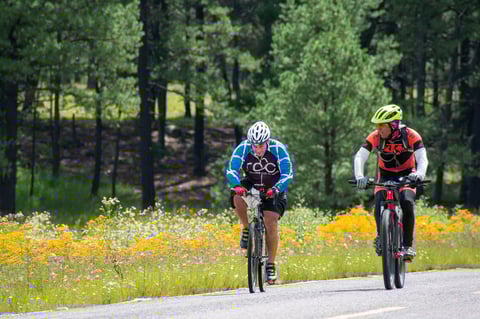 Los Correcaminos comenzaron el ascenso en grupos.