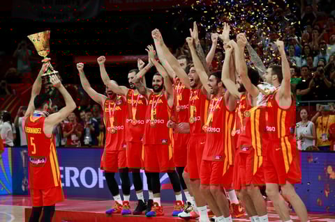 El basquetbol tiene un monarca.